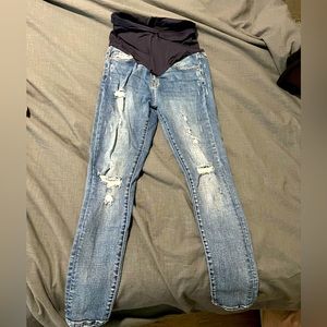 PINKBLUSH maternity skinny jeans - rugged light blue jeans. Built in tummy band